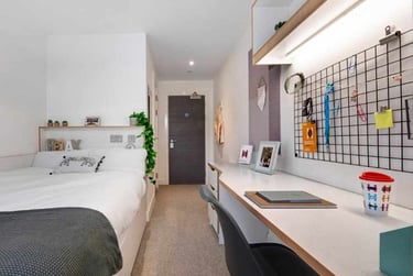 Gold En-suite - Image 3