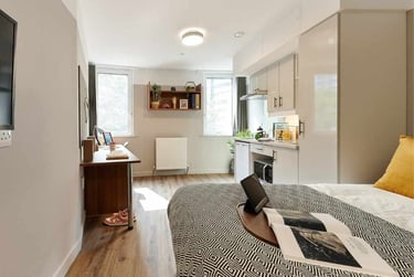 Penthouse Studio - Image 1