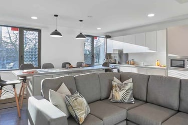 Gold En-suite - Image 3