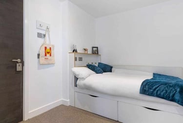 Platinum En-suite at 27 Magdalen Street, 27 Magdalen Street, New Town, Colchester, CO12ZT - Image 1