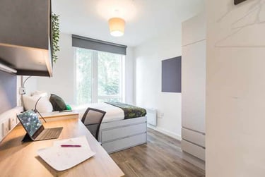 Silver Ensuite at The Cam Foundry, 315 Mill Road, City Centre, Cambridge, CB13DL - Image 1