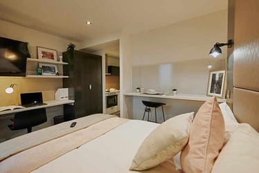 Gold Studio at Glasgow West End, Kelvinhaugh Street, City Centre, Glasgow, G38PX - Image 1