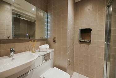 Gold Studio at Glasgow West End, Kelvinhaugh Street, City Centre, Glasgow, G38PX - Image 4