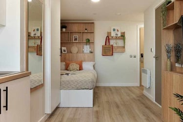 Platinum Plus Studio - Image 4