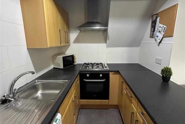 3 bed flat, Cowlishaw Road, Sharrowvale, Sheffield, S118XE - Image 4