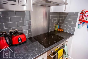 2 bed flat, West Street, Highfields, Leicester, LE16XQ - Image 7