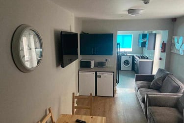 6 bed house, Mansel Street, City Centre, Swansea, SA15SN - Image 1