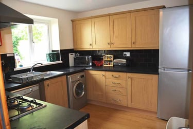 3 bed house, Cathays, Cardiff, CF244BX - Image 1