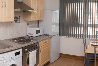 2 bed flat, 2 Bed Flat, Charles Street, Highfields, Leicester, LE11LA - Image 2