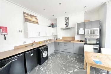 4 bed house, Gwydr Crescent, Uplands, Swansea, SA20AB - Image 1