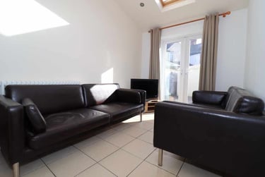 5 bed house, Cathays, Cardiff, CF244QF - Image 2