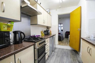 4 bed house, Dawlish Road, Selly Park, Birmingham, B297AT - Image 2