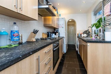 7 bed house, Hubert Road, Selly Park, Birmingham, B296ES - Image 2