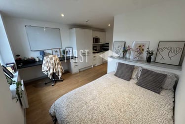 1 bed studio, Percy Road, Aylestone Park, Leicester, LE28FP - Image 1