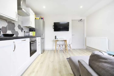 2 bed flat, Cathays, Cardiff, CF244NB - Image 1