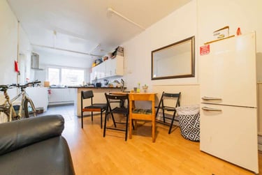 5 bed house, Cathays, Cardiff, CF244LL - Image 1