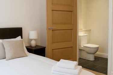 2 bed flat, (En-suites), Knighton Road, Stoneygate, Leicester, LE23HL - Image 1