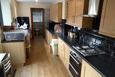 5 bed house, Cathays, Cardiff, CF244EY - Image 1