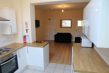 5 bed house, Stalker Lees Road, Sharrow, Sheffield, S118NJ - Image 2