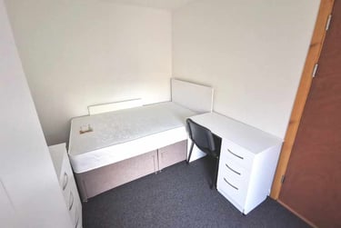 3 bed house, Miers Street, St Thomas, Swansea, SA18BZ - Image 8