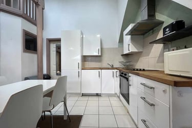 2 bed flat, Roath, Adamstown, Cardiff, CF241DJ - Image 2