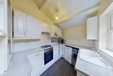 8 bed house, Salford, Seedley, M67EL - Image 1