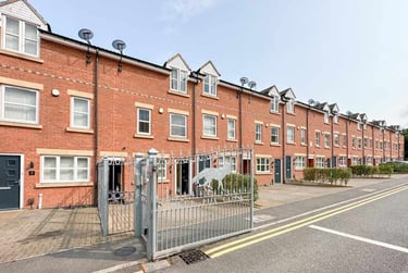 4 bed house, Blue Fox Close, City Centre, Leicester, LE30EE - Image 2