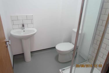 1 bed flat, Llanfair House, St Mary's Square, Swansea, SA13LP - Image 4