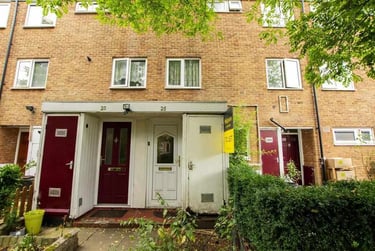 4 bed flat, Hubert Croft, Selly Park, Birmingham, B296DU - Image 1