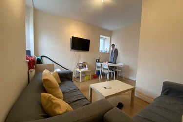 7 bed flat, Roath, Plasnewydd, Cardiff, CF243BT - Image 1