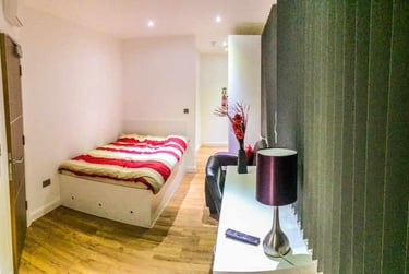 1 bed house, (Studio), Charles Street, Highfields, Leicester, LE11LB - Image 1