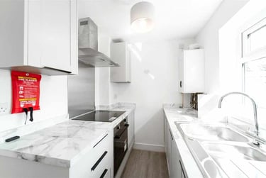 2 bed flat, Roman Way, Selly Park, Birmingham, B152SJ - Image 3