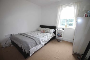1 bed flat, Cardiff Bay, Cardiff, CF104RH - Image 4