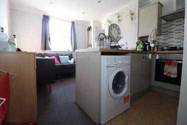 3 bed flat, Cathays, Plasnewydd, Cardiff, CF244AT - Image 2