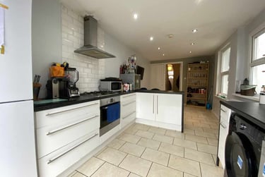 4 bed house, Adamsdown, Adamstown, Cardiff, CF241PZ - Image 1