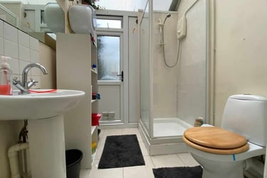 1 bed house, Cathays, Cardiff, CF103EE - Image 5