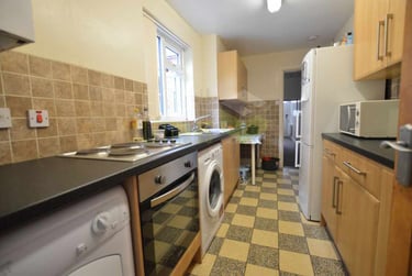 2 bed house, Burns Street, Aylestone Park, Leicester, LE26DB - Image 2