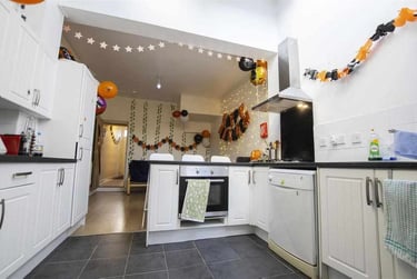 5 bed house, Newton Grove, Dartmouth Road, Selly Park, Birmingham, B296ED - Image 2