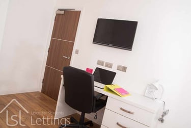 3 bed flat, 142b Charles Street, Highfields, Leicester, LE11LB - Image 2
