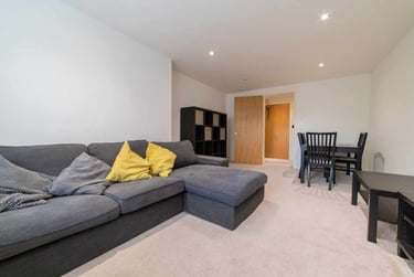 2 bed flat, Cardiff Bay, City Centre, Cardiff, CF104DA - Image 1