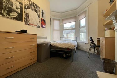 3 bed flat, Cathays, Cardiff, CF103EE - Image 1