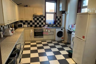 4 bed house, Salford, Seedley, M67EW - Image 2
