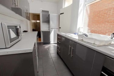 4 bed house, Dawlish Road, Selly Park, Birmingham, B297AT - Image 2