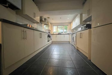 8 bed house, Cathays, Plasnewydd, Cardiff, CF244AD - Image 1