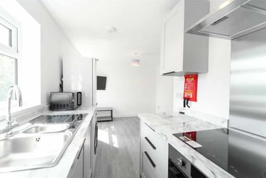 2 bed flat, Roman Way, Selly Park, Birmingham, B152SJ - Image 4