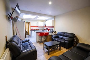 6 bed house, Tiverton Road, Selly Park, Birmingham, B296BP - Image 1