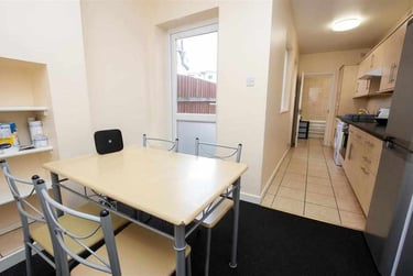 2 bed house, Grange Road, Selly Park, Birmingham, B296AP - Image 3