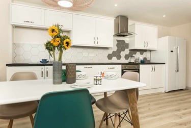 6 bed flat, Cathays, Cardiff, CF244NB - Image 1