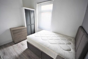 1 bed flat, Cradock Street, City Centre, Swansea, SA13HE - Image 5