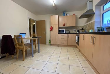 4 bed house, Cathays, Cardiff, CF244HP - Image 3